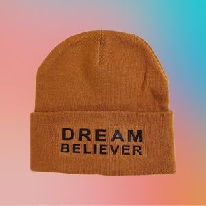 NWT 💭 “DREAM BELIEVER” knit beanie by NOISY MAY.